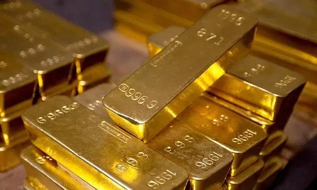 黄金日线穿梭均线方向不明，白银20均线上方显偏多态势
